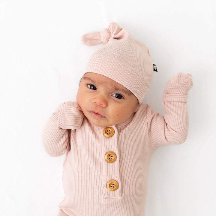 Kyte Baby Ribbed Knotted Gown with Hat Set (Blush)