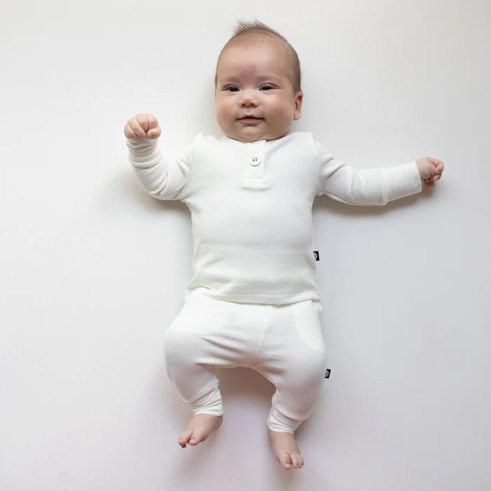 Kyte Baby Ribbed Infant Henley Set (Oat)