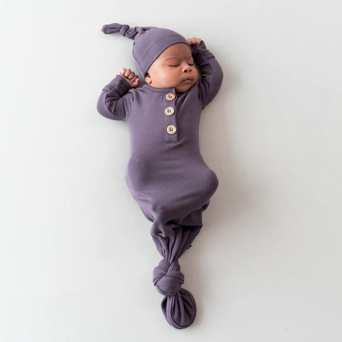 Kyte Baby Ribbed Knotted Gown with Hat Set (Currant)