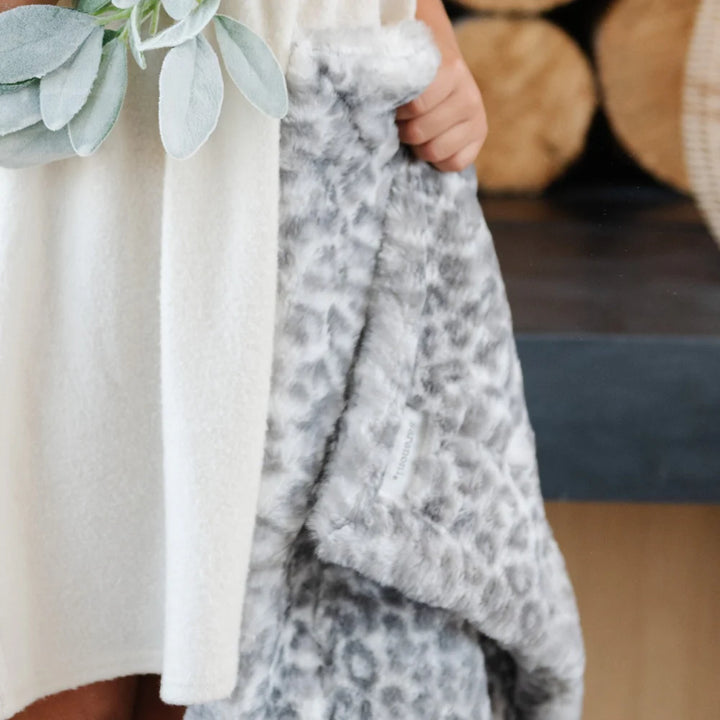 Saranoni Faux Fur Receiving Blanket (Snow Leopard)